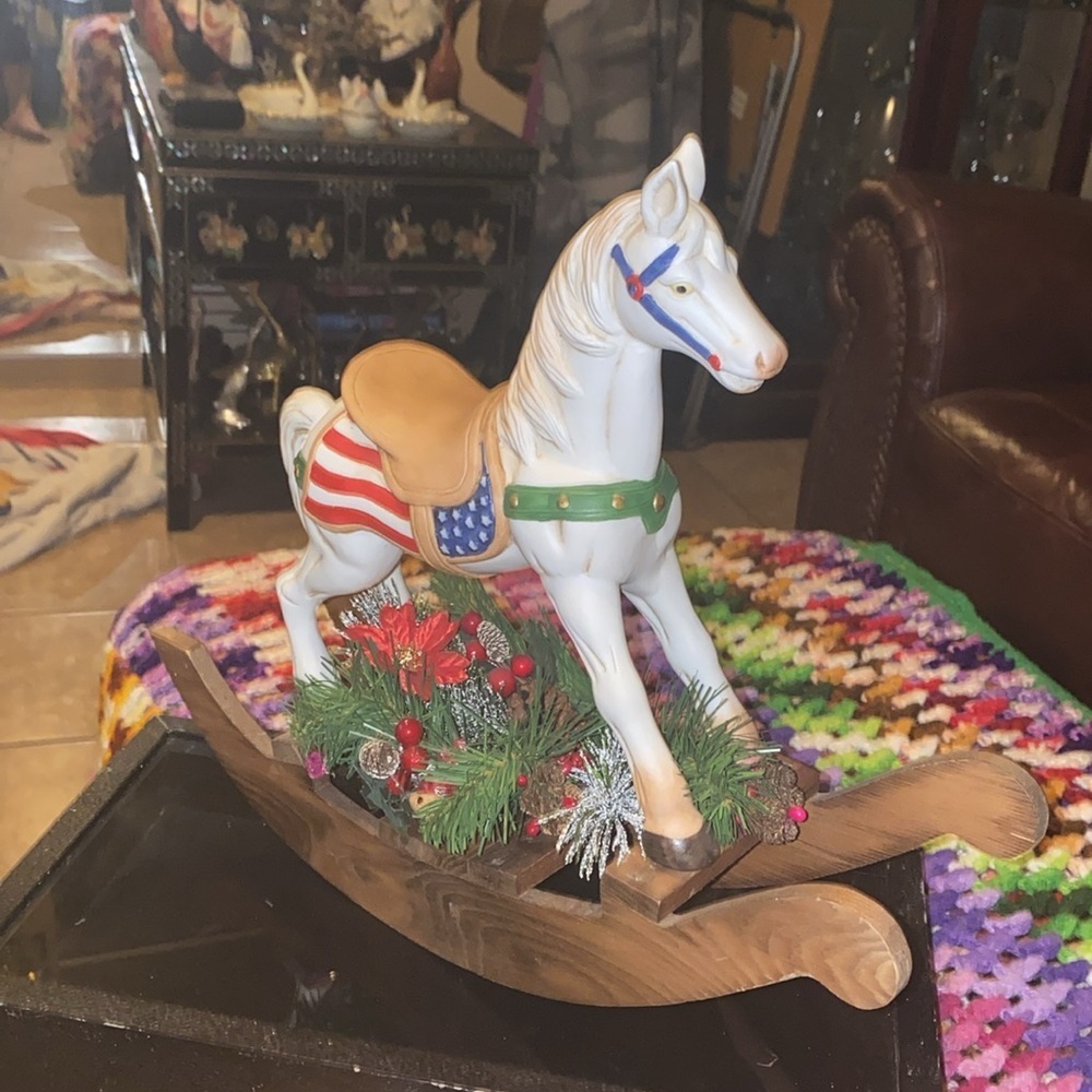 Vintage large rocking horse, holiday, patriotic saddle - Picture 2 of 5